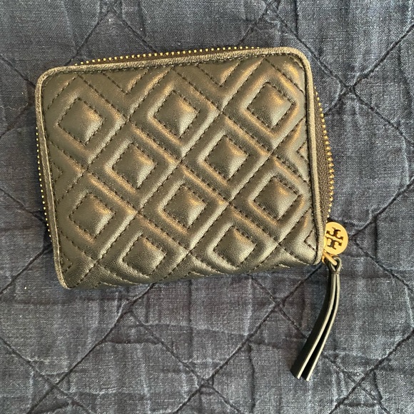 Tory Burch Fleming Wallet zip around - Picture 2 of 5